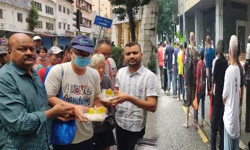 మలేషియాలో వలస కార్మికులకు అన్నదానం