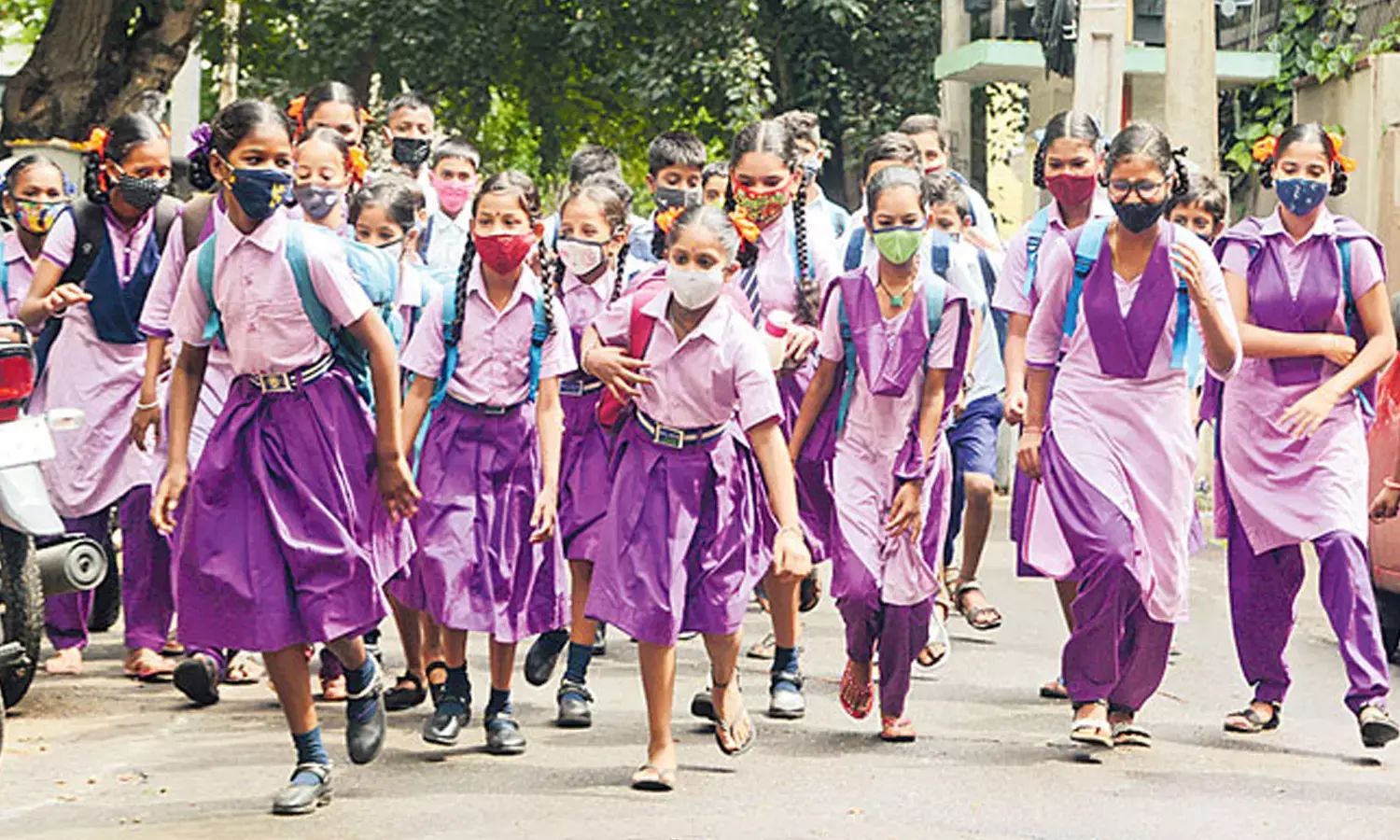 heavy rains due to vayugundam in AP, school holidays in AP today, holidays declared for educational institutions in some districts, vayugundam cyclone in ap, weather news in ap