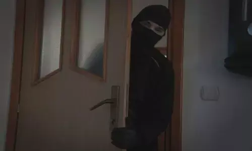 అమెరికాలో చైన్ స్నాచర్ల టార్గెట్ మన వాళ్లే