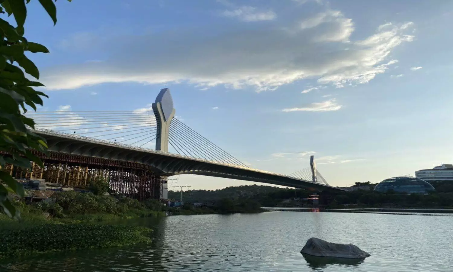 సినిమా స్టైల్ లో అమ్మాయి ప్రాణాలు కాపాడిన హైదరాబాద్ పోలీసులు