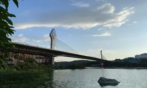 సినిమా స్టైల్ లో అమ్మాయి ప్రాణాలు కాపాడిన హైదరాబాద్ పోలీసులు