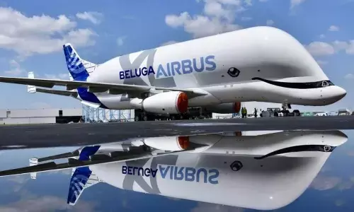 అంత పెద్ద కార్గో విమానం.. హైదరాబాద్ లో కనపడగానే..!