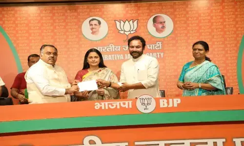 సినిమాల కంటే రాజకీయాలకే ప్రాధాన్యత: జయసుధ