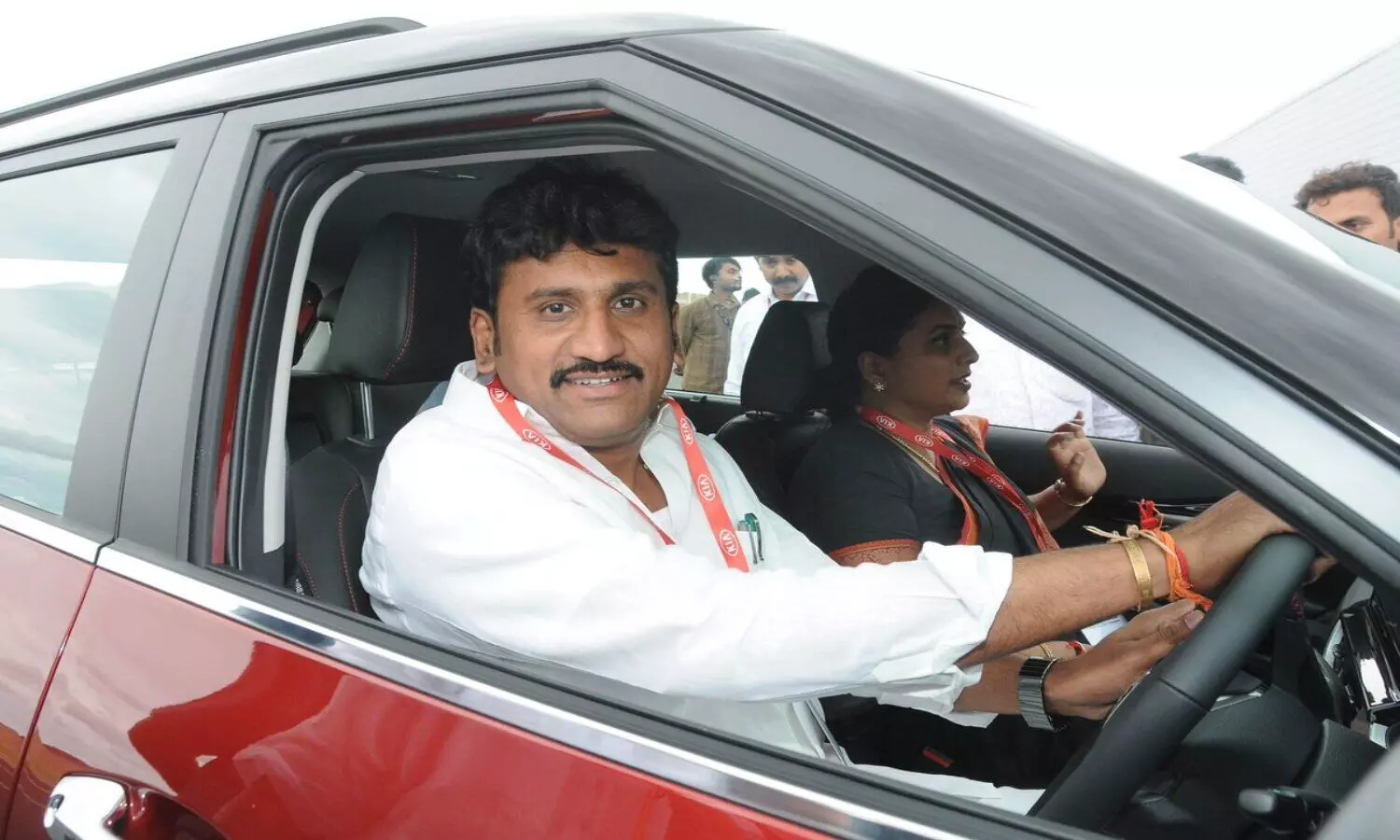 చంద్రబాబు సీఎం అవ్వడానికి.. వైసీపీ ఎమ్మెల్యే గుండుకు లింక్..! చంద్రబాబు సీఎం అవ్వడానికి.. వైసీపీ ఎమ్మెల్యే గుండుకు లింక్..!