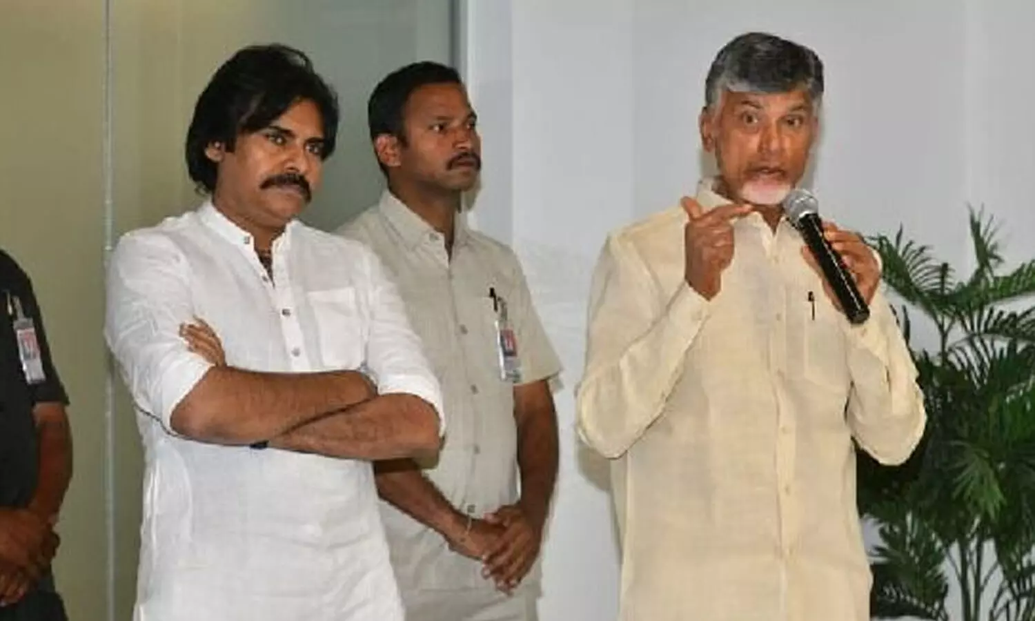 టీడీపీ వర్సెస్ వైసీపీ.. పవన్ స్పందన ఇదే..!