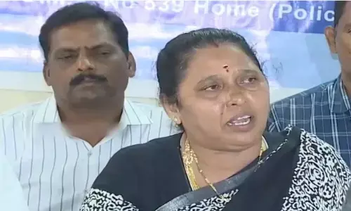 మా పోలీసులను పది నిమిషాలు వదలండి