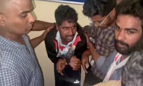 అత్తాపూర్ లో పీఈటీ టీచర్ ని వాయించిన జనం