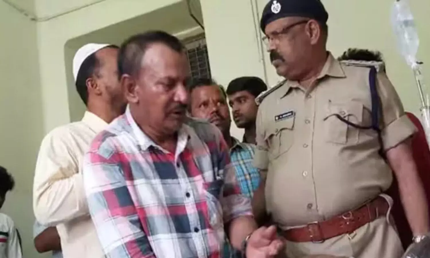 బైక్ మీద ఎక్కించుకుని గ్రౌండ్ కు తీసుకెళ్లారు