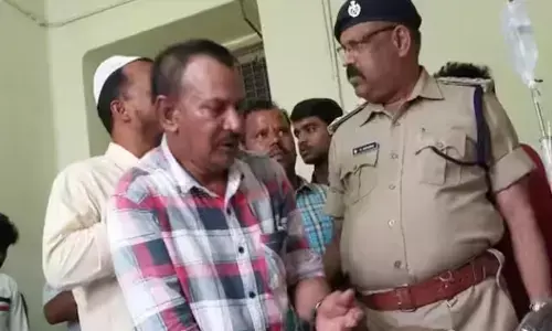 బైక్ మీద ఎక్కించుకుని గ్రౌండ్ కు తీసుకెళ్లారు