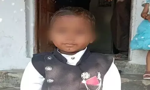 బాలుడి ప్రాణం తీసిన టీవీ సెట్ టాప్ బాక్స్