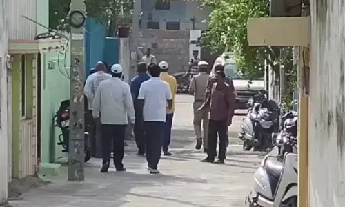 కరీంనగర్‌లో ఎన్ఐఏ సోదాల క‌ల‌క‌లం