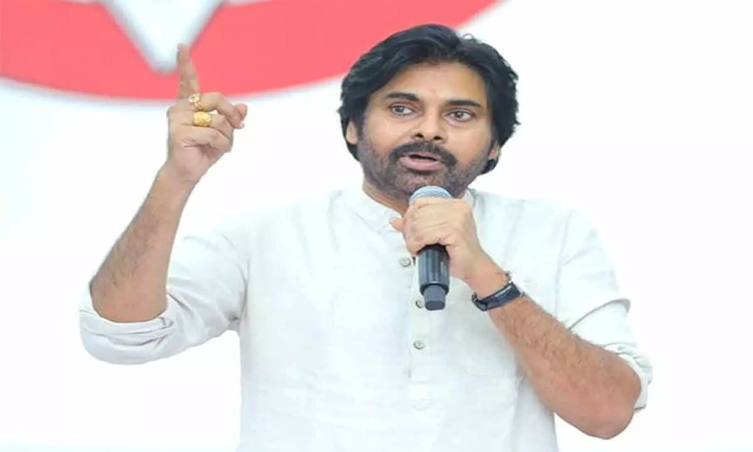 పవన్ కళ్యాణ్ కు విశాఖ పోలీసుల నోటీసులు