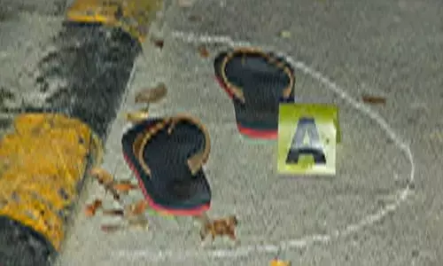 బీజేపీ నేత బయటకు రాగానే తూటాల వర్షం