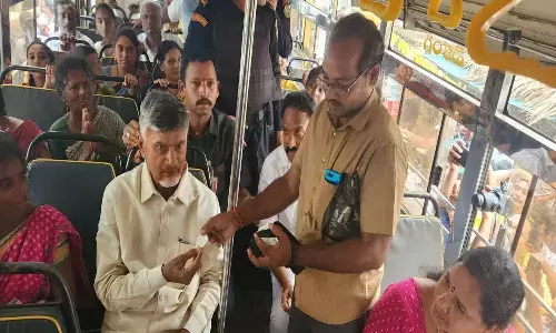 ఆర్టీసీ బస్సు ఎక్కిన చంద్రబాబు.. మరి టికెట్?