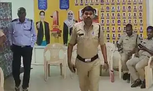 నారాయణ కళాశాలలో వార్డెన్ గా పని చేస్తూ.. చదువుకుంటున్న భవానీ