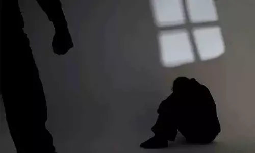 హైదరాబాద్‌లో మ‌రో దారుణం.. చెవిటి, మూగ మహిళపై అత్యాచారం