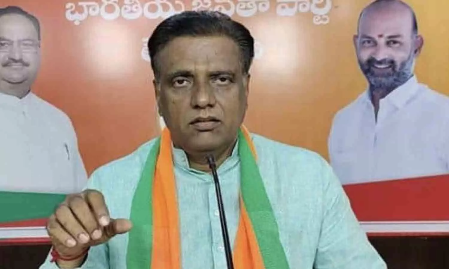 ఆ భయంతోనే కేసీఆర్‌ సిట్టింగులకు మ‌ళ్లీ అవ‌కాశం క‌ల్పించారు : ఎన్వీ సుభాష్