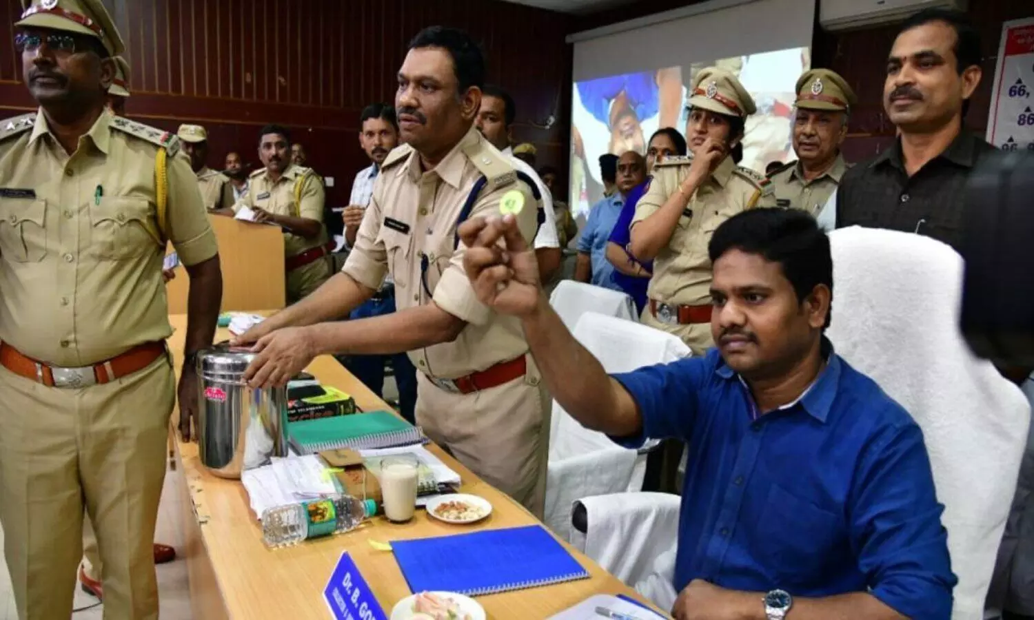 అమీర్‌పేటలో వైన్ షాప్ టెండర్ సొంతం చేసుకున్న ఏపీ సర్పంచ్