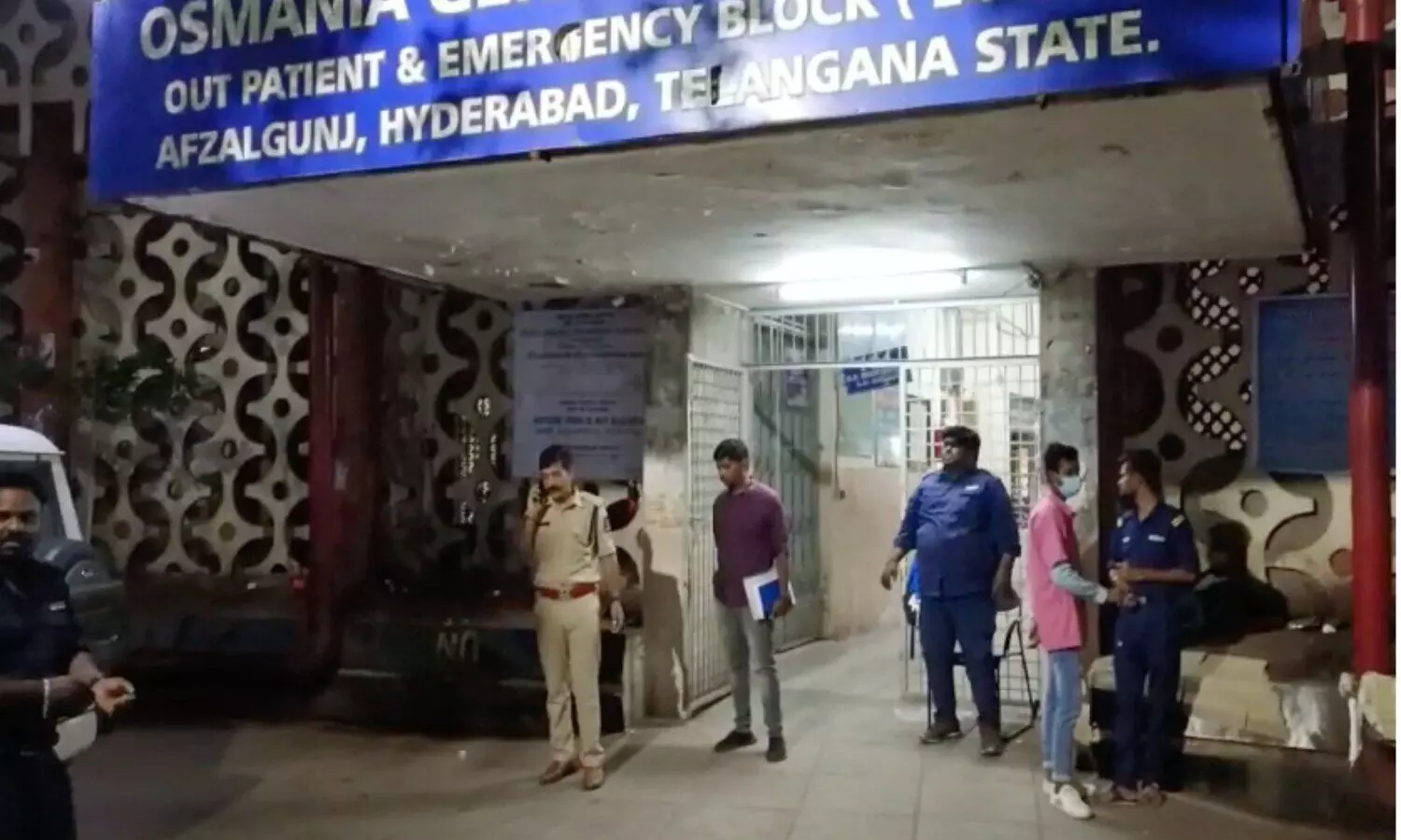 ఓల్డ్ సిటీలో తుపాకీ మిస్ ఫైర్ ఓల్డ్ సిటీలో తుపాకీ మిస్ ఫైర్