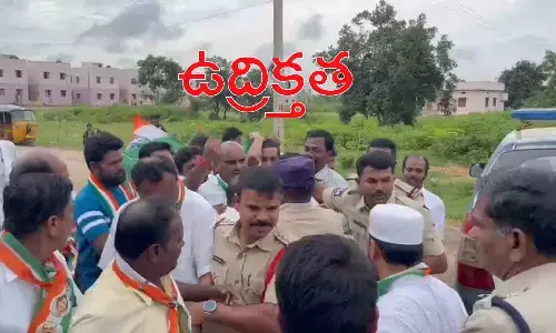 సీఎం కేసీఆర్ ప‌ర్య‌ట‌న‌.. మెద‌క్‌లో తీవ్ర‌ ఉద్రిక్తత