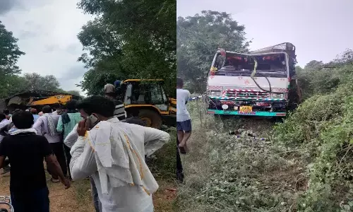 కూల్ డ్రింక్స్ తో వెళుతున్న ట్రక్.. ఇంతలో భారీ యాక్సిడెంట్