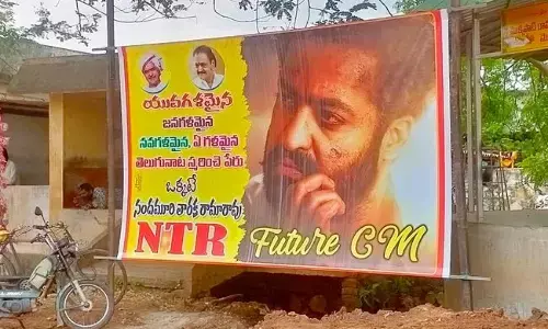 చంద్రబాబు, నారా లోకేష్ లను వెంటాడుతున్న జూనియర్ ఎన్టీఆర్ ఫ్యాన్స్