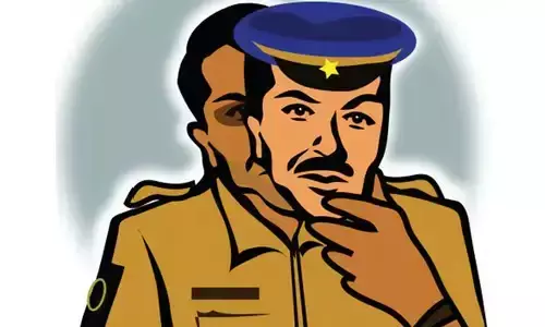 రూ.2 కోట్లు దోచుకున్న ఫేక్ పోలీసులు
