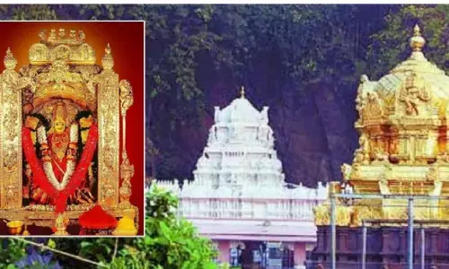 భక్తి శ్రద్దలతో వరలక్ష్మీ వ్రతం కొండెక్కిన పూల ధరలు