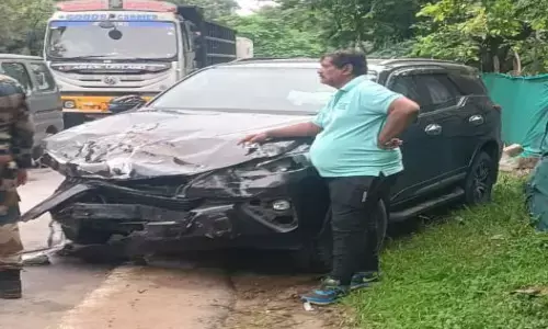 హైదరాబాద్ రోడ్లపై మద్యం మత్తులో సీఐ వీరంగం