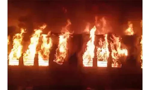 రైల్లో భారీ అగ్ని ప్రమాదం 9 మంది మృతి