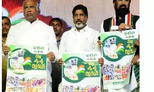 ఎస్సీ, ఎస్టీలే లక్ష్యంగా ఎన్నికల హామీల హోరు  10వ తరగతి పాస్  అయితే రూ.10 వేలు