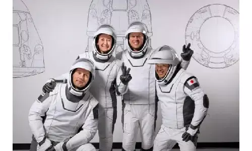 వ్యోమగాములను పంపిన స్పేస్ ఎక్స్, నాసా