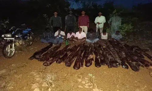 మోటారు సైకిళ్ళపై అనుమానాస్పదంగా తిరుగుతూ.. విచారించగా?