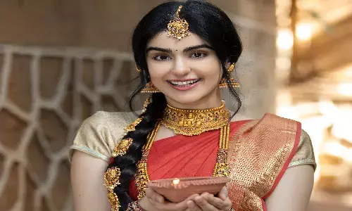 కాస్త తగ్గిన బంగారం ధర