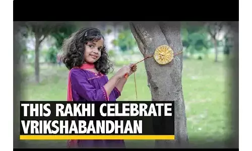 సరికొత్తగా రాఖీ పండుగ  చెట్లకు రాఖీలు కట్టిన చిన్నారులు