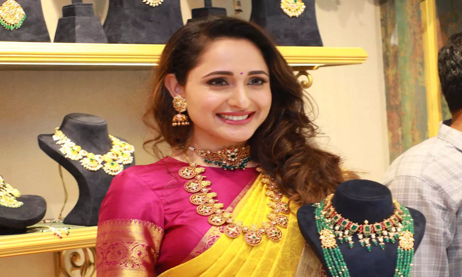 షాకిచ్చిన బంగారం