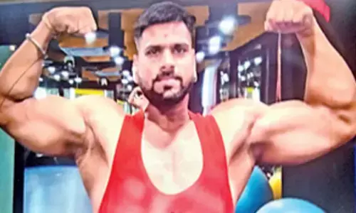 జిమ్ నుండి బైక్ తీసుకోడానికి వచ్చిన రాహుల్ సింగ్.. ఇంతలో