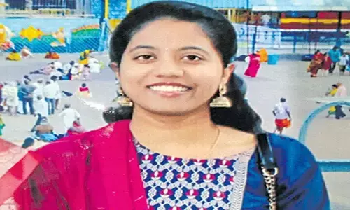 అక్క అనుమానస్పద మృతి.. ప‌రారీలో చెల్లెలు