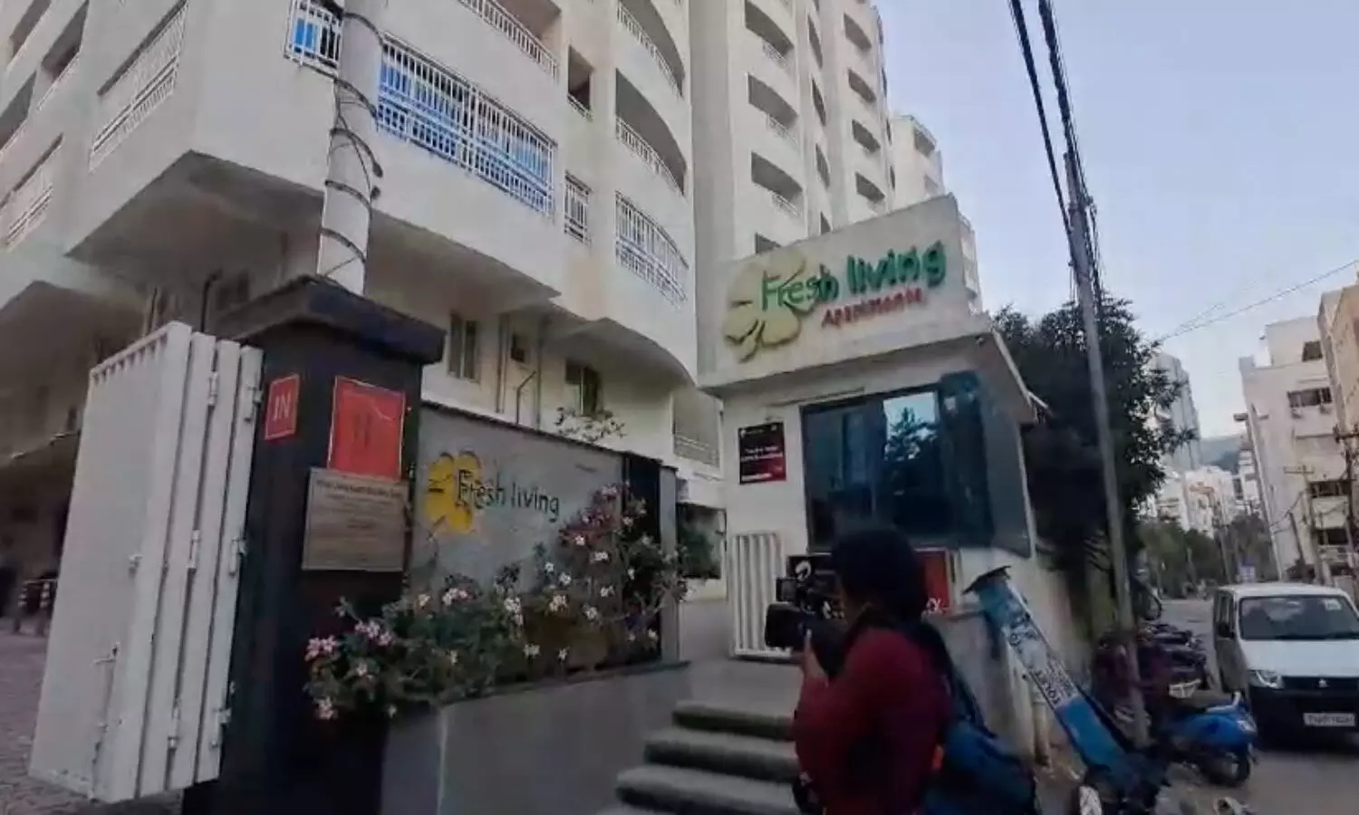 మాదాపూర్ లో ఆ పార్టీ.. వాళ్లు అడ్డంగా దొరికిపోయారు మాదాపూర్ లో ఆ పార్టీ.. వాళ్లు అడ్డంగా దొరికిపోయారు