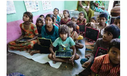 పేద విద్యార్థులకు నెలకి రూ.1000 నుండి రూ.12 వేల స్కాలర్ షిప్..!