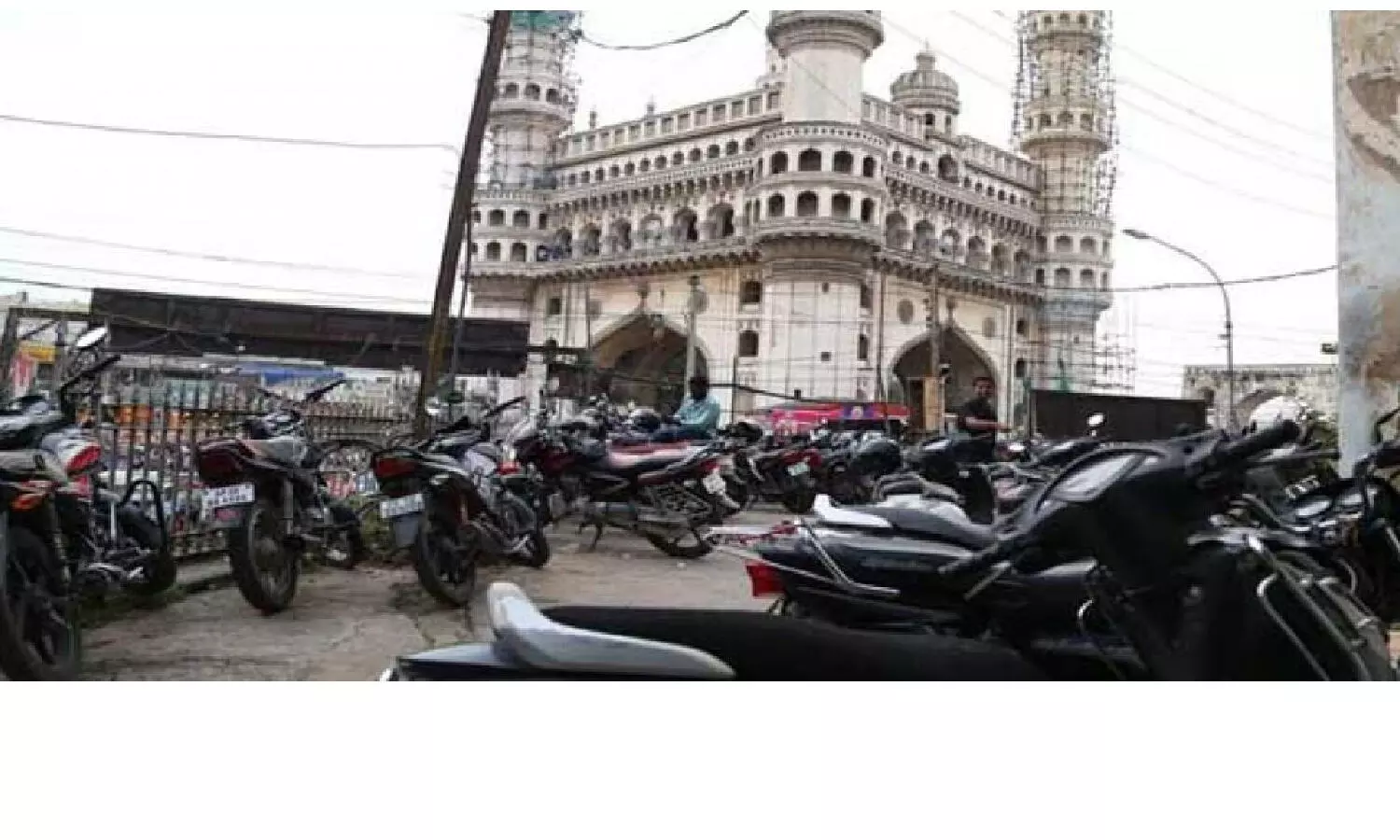 చార్మినార్ వద్ద పార్కింగ్ కష్టాలకు చెక్ మల్టీలెవల్ పార్కింగ్ కాంప్లెక్స్ కోసం సెప్టెంబర్ 16న బిడ్డింగ్ చార్మినార్ వద్ద పార్కింగ్ కష్టాలకు చెక్ మల్టీలెవల్ పార్కింగ్ కాంప్లెక్స్ కోసం సెప్టెంబర్ 16న బిడ్డింగ్