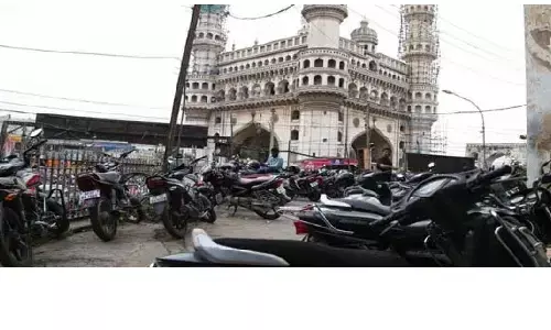 చార్మినార్ వద్ద పార్కింగ్ కష్టాలకు చెక్  మల్టీలెవల్ పార్కింగ్ కాంప్లెక్స్‌ కోసం సెప్టెంబర్ 16న బిడ్డింగ్