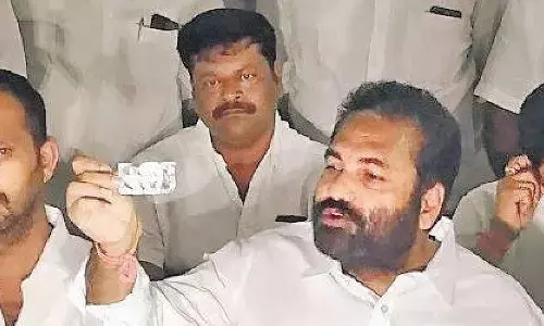 kotamreddy sridhar reddy, sravanthi, ycp, nellore