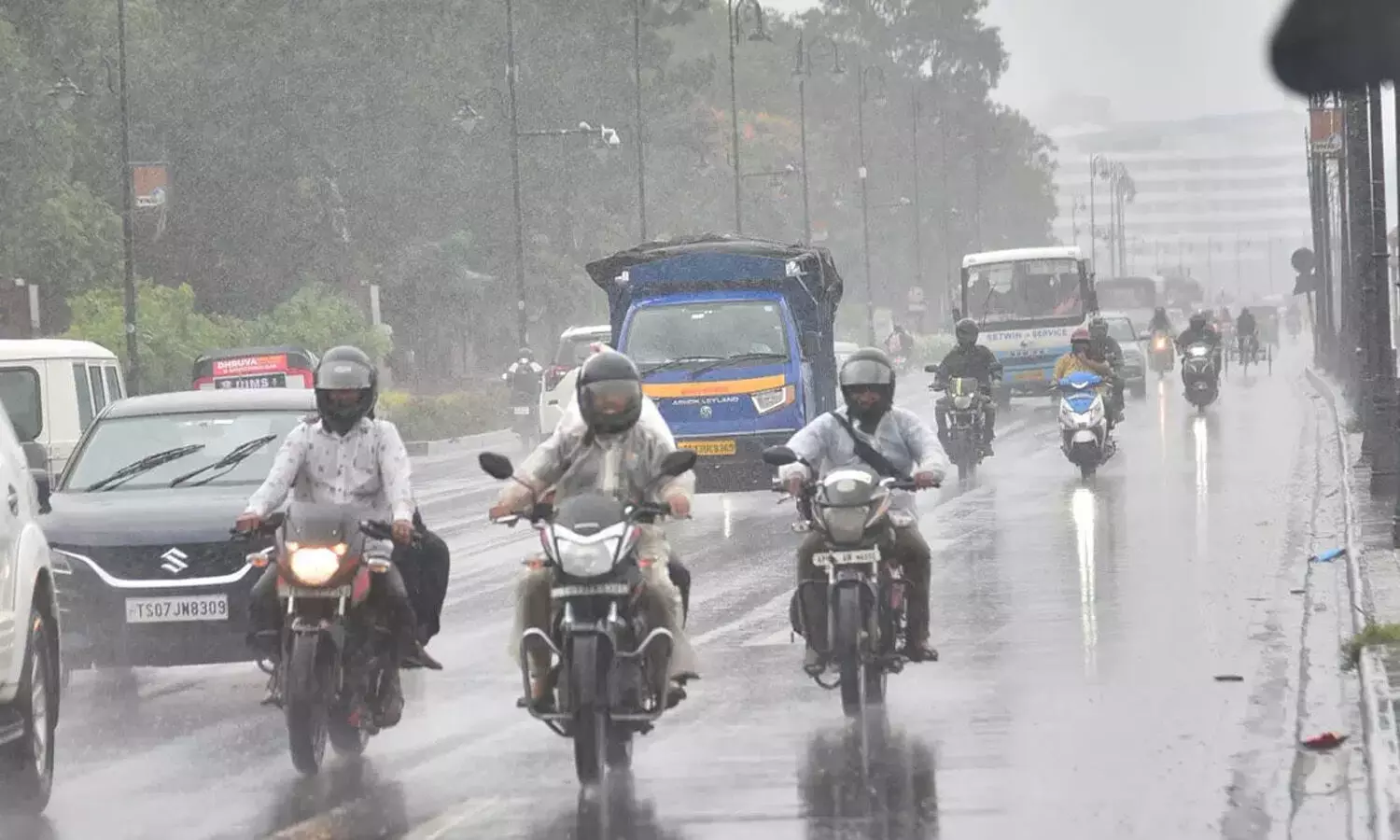 heavy rain, hyderabad, traffic jam, ghmc