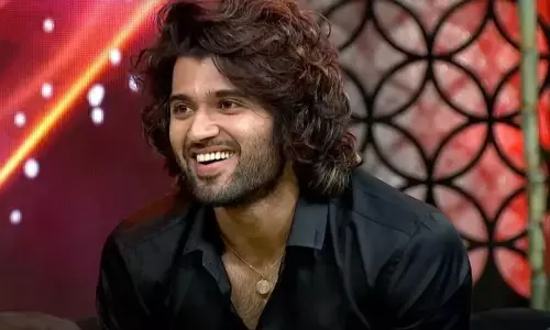 వంద కుటుంబాలకు లక్ష పంచనున్న విజయ్ దేవరకొండ