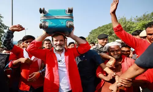rahul gandhi, railway station, porter, delhi