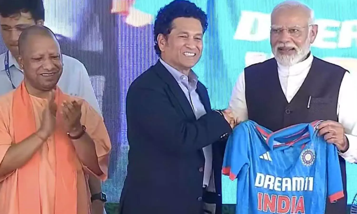 sachin, modi, narendramodi, pmmodi, sachintendulkar,