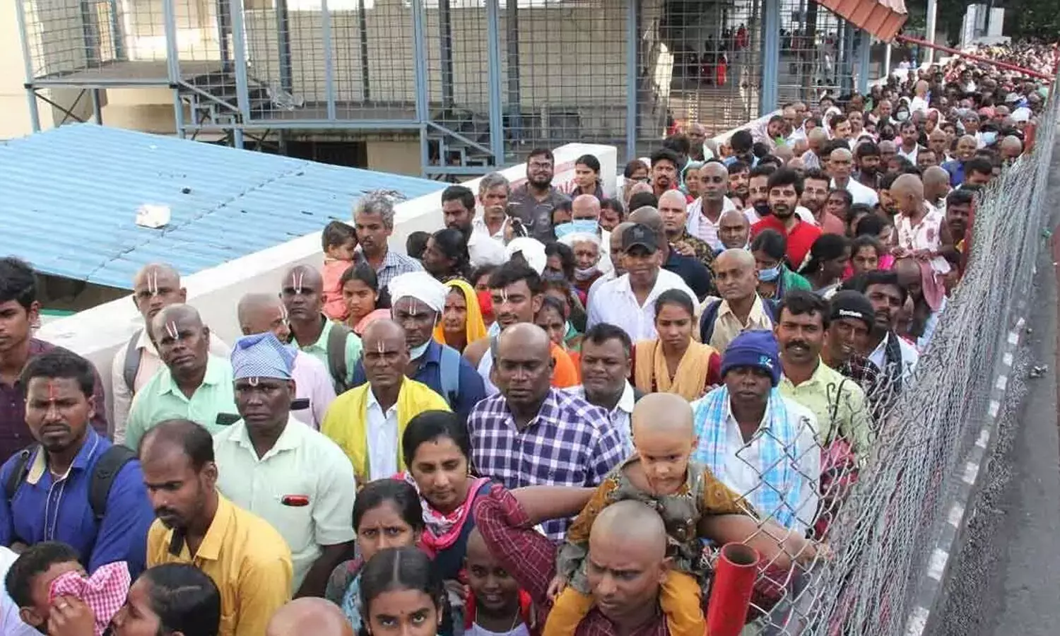 rush, devotees, tirumala, holidays