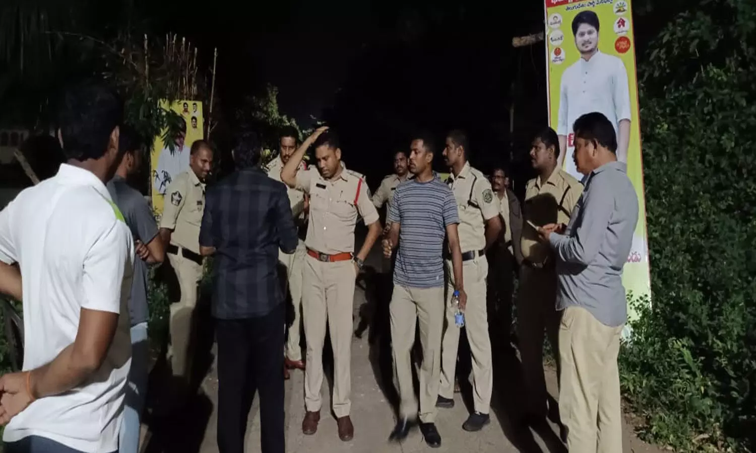 police, anakapalli, bandaru satyanarayanamurthy, rk roja