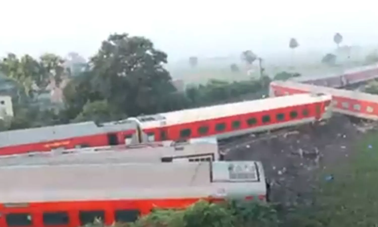 terrible train accident, bihar, derailed, four people died